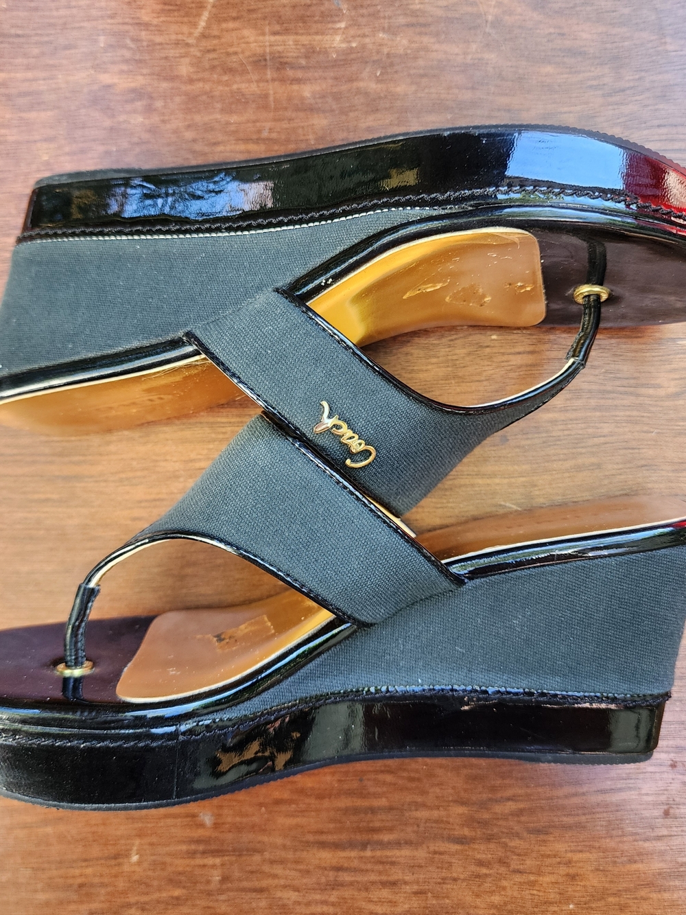 COACH Black Patent Leather Gold Metallic Thong Wedge Sandals Size 8 - Picture 7 of 11
